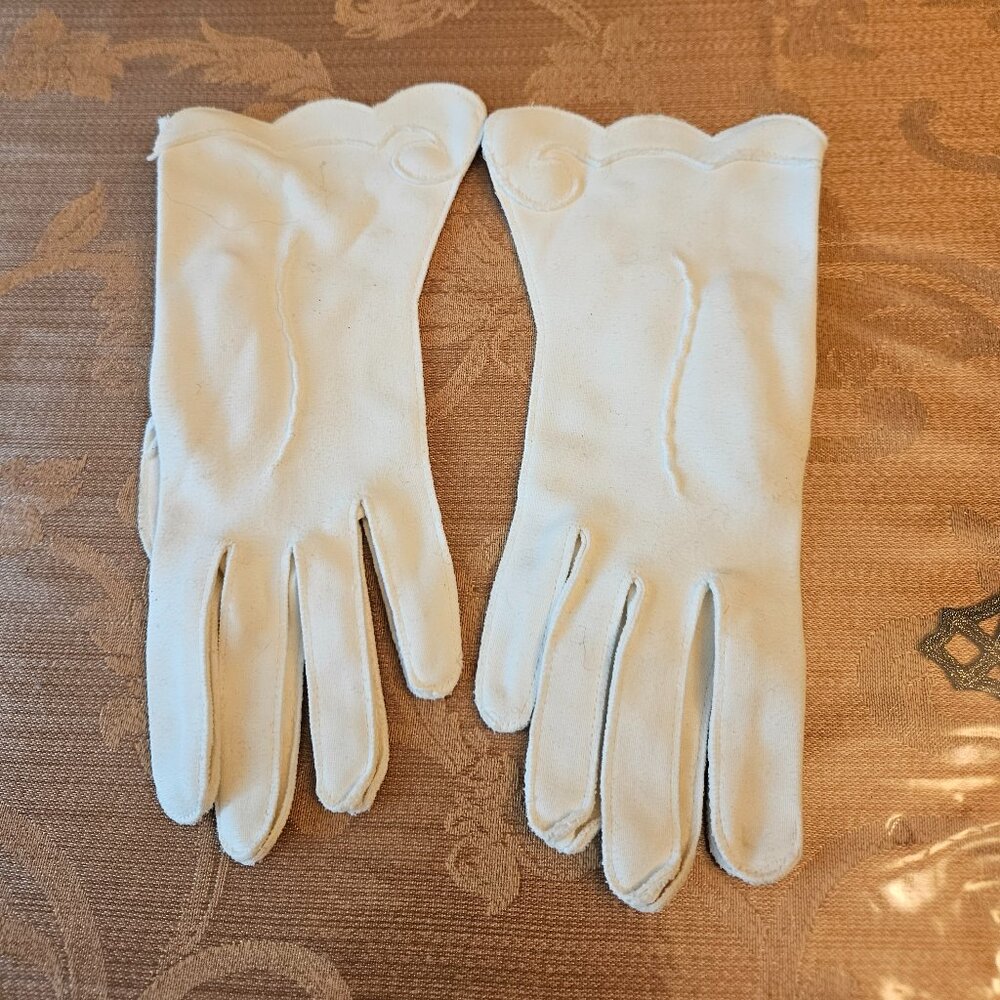 Vintage White Cotton Gloves